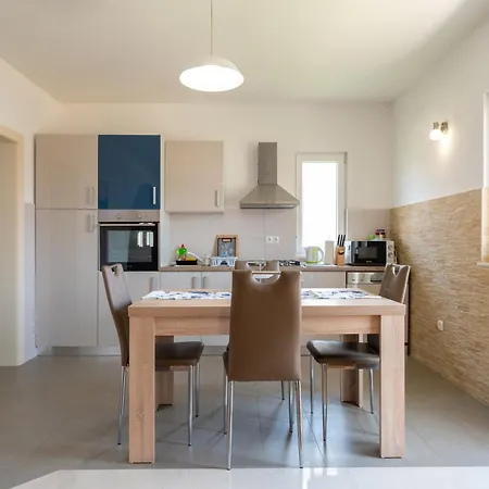 Neno Apartman Trogir